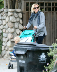 Malin Akerman - Out with her son in LA- February 20, 2015 (25xHQ) JF3ITjoY