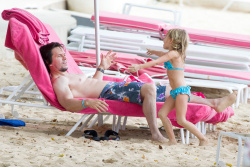 Mark Wahlberg - and his family seen enjoying a holiday in Barbados (December 26, 2014) - 165xHQ JJrIlNQE