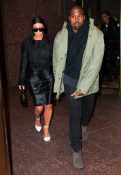 Kim Kardashian and Kanye West - Out and about in New York City, 8 января 2015 (54xHQ) JKNzuKL6