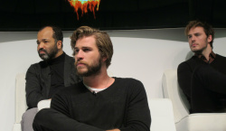 Jennifer Lawrence, Liam Hemsworth, Josh Hutcherson - 'The Hunger Games: Mockingjay - Part 1' Press Conference at Park Hyatt Hotel, Нью-Йорк, 15 ноября 2014 (27xHQ) JxGrmOTQ