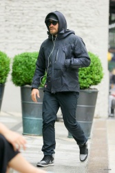 Jake Gyllenhaal - Out & About In New York City 2015.06.01 - 22xHQ JzihMTzb