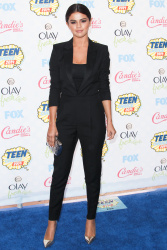 Selena Gomez - At the FOX's 2014 Teen Choice Awards, August 10, 2014 - 393xHQ L1SaE3dy