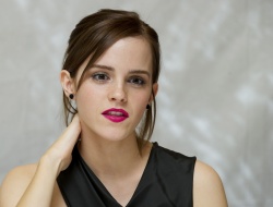 Emma Watson - The Perks of Being a Wallflower press conference portraits by Magnus Sundholm (Toronto, September 7, 2012) - 22xHQ LNxxNhSp
