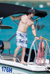 Mark Wahlberg - and his family seen enjoying a holiday in Barbados (December 26, 2014) - 165xHQ LlAftJ8M