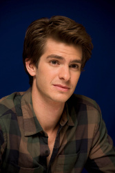 Andrew Garfield - The Social Network press conference portraits by Herve Tropea (New York, September 25, 2010) - 9xHQ MMqrh9yW
