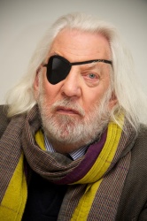 Donald Sutherland - 'The Hunger Games' Press Conference Portrait by Vera Anderson - March 1, 2012 - 1xHQ MtjFsKQl