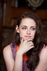 Kristen Stewart - Snow White And The Huntsman press conference portraits by Vera Anderson (West Suffex, May 13, 2012) - 16xHQ ND9FgJpe