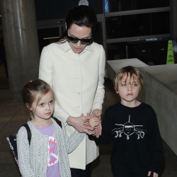 Angelina Jolie - LAX Airport - February 11, 2015 (185xHQ) NdhyrYyu