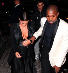 Kim Kardashian and Kanye West - In New York, 8 января 2015 (42xHQ) Pa1sDgAx