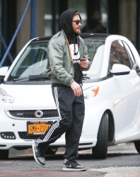 Jake Gyllenhaal - Out & About In New York City 2014.12.01 - 8xHQ Qa2vCt4Z