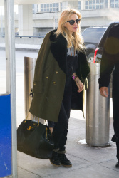Kate Hudson - at JFK airport in NYC - February 19, 2015 (16xHQ) RlSVpKik