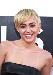Miley Cyrus - 2014 MTV Video Music Awards in Los Angeles, August 24, 2014 - 350xHQ RohGrReT