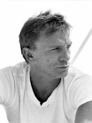 Daniel Craig - Daniel Craig - Unkown Photoshoot - 24xHQ ScK1TvCO