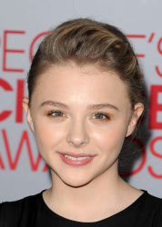 Chloe Moretz - 2012 People's Choice Awards at the Nokia Theatre (Los Angeles, January 11, 2012) - 335xHQ Tw6jjMiW