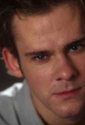 Dominic Monaghan - Dominic Monaghan - Unknown photoshoot - 6xHQ UGv3NOlE