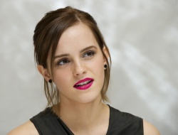 Emma Watson - The Perks of Being a Wallflower press conference portraits by Magnus Sundholm (Toronto, September 7, 2012) - 22xHQ UniEeN9Z