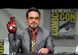 Robert Downey Jr. - "Iron Man 3" panel during Comic-Con at San Diego Convention Center (July 14, 2012) - 36xHQ VbIrjaVW