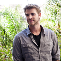 Liam Hemsworth - "The Hunger Games" press conference portraits by Armando Gallo (Los Angeles, March 1, 2012) - 19xHQ VyOePrzs