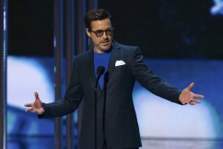 Robert Downey Jr. -  The 41st Annual People's Choice Awards in LA - January 7, 2015 - 42xHQ VyqvWagL