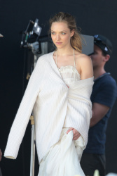 Amanda Seyfried - On the set of a photoshoot in Miami - February 14, 2015 (111xHQ) W1IoKCVW