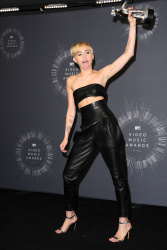Miley Cyrus - 2014 MTV Video Music Awards in Los Angeles, August 24, 2014 - 350xHQ WIC9RtWY