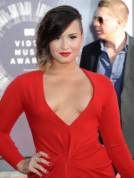 Demi Lovato - At the MTV Video Music Awards, August 24, 2014 - 112xHQ WZfg3PJZ