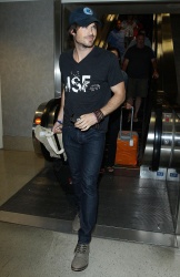 Ian Somerhalder - Arriving at LAX airport in Los Angeles - July 13, 2014 - 17xHQ WiiLZGXZ
