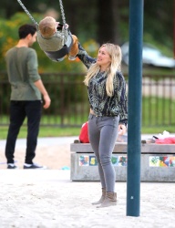 Hilary Duff - at Coldwater Canyon Park in Beverly Hills, 23 января 2015 (30xHQ) WxRuGTJF