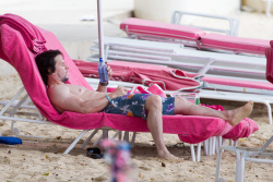 Mark Wahlberg - and his family seen enjoying a holiday in Barbados (December 26, 2014) - 165xHQ X7ovm6XQ