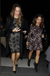 Salma Hayek and Hilary Swank out together at the Soho House in West Hollywood, 9 января 2015 (14xHQ) XN3cT4Xd