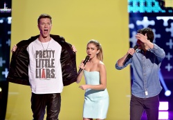 Sarah Hyland - FOX's 2014 Teen Choice Awards at The Shrine Auditorium on August 10, 2014 in Los Angeles, California - 367xHQ XkP1kgWO