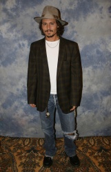 Johnny Depp - "Pirates of the Caribbean: Dead Man's Chest" press conference portraits by Armando Gallo (Los Angeles, June 22, 2006) - 16xHQ XrcFJ9hF