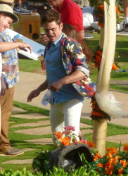 Zac Efron - Zac Efron & Adam DeVine - On the set of "Mike And Dave Need Wedding Dates" in Turtle Bay,Oahu,Hawaii 2015.06.01 - 3xHQ Y0ylL0og