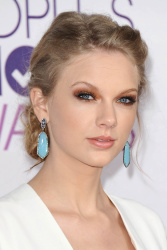 Taylor Swift - 2013 People's Choice Awards at the Nokia Theatre in Los Angeles, California - January 9, 2013 - 247xHQ YCnoJy7V