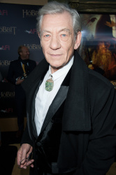Ian McKellen - 'The Hobbit An Unexpected Journey' New York Premiere benefiting AFI at Ziegfeld Theater in New York - December 6, 2012 - 28xHQ YHntlwcq