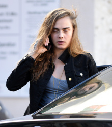Cara Delevingne - Out and about in Los Angeles, 6 января 2015 (24xHQ) YMPWGEvj