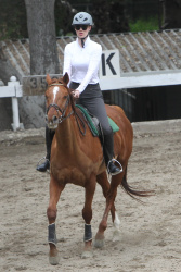Iggy Azalea - Horseback riding lesson in LA - February 27, 2015 (20xHQ) YyX9G7A1