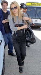 Kate Hudson - at LAX airport in LA - February 19, 2015 (24xHQ) ZXolowyN